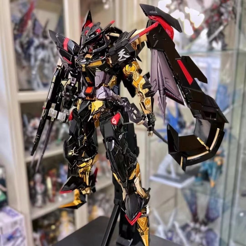 โมเดลกันดั้ม MG Strike Free Unicorn Red Heresy HG Taipan